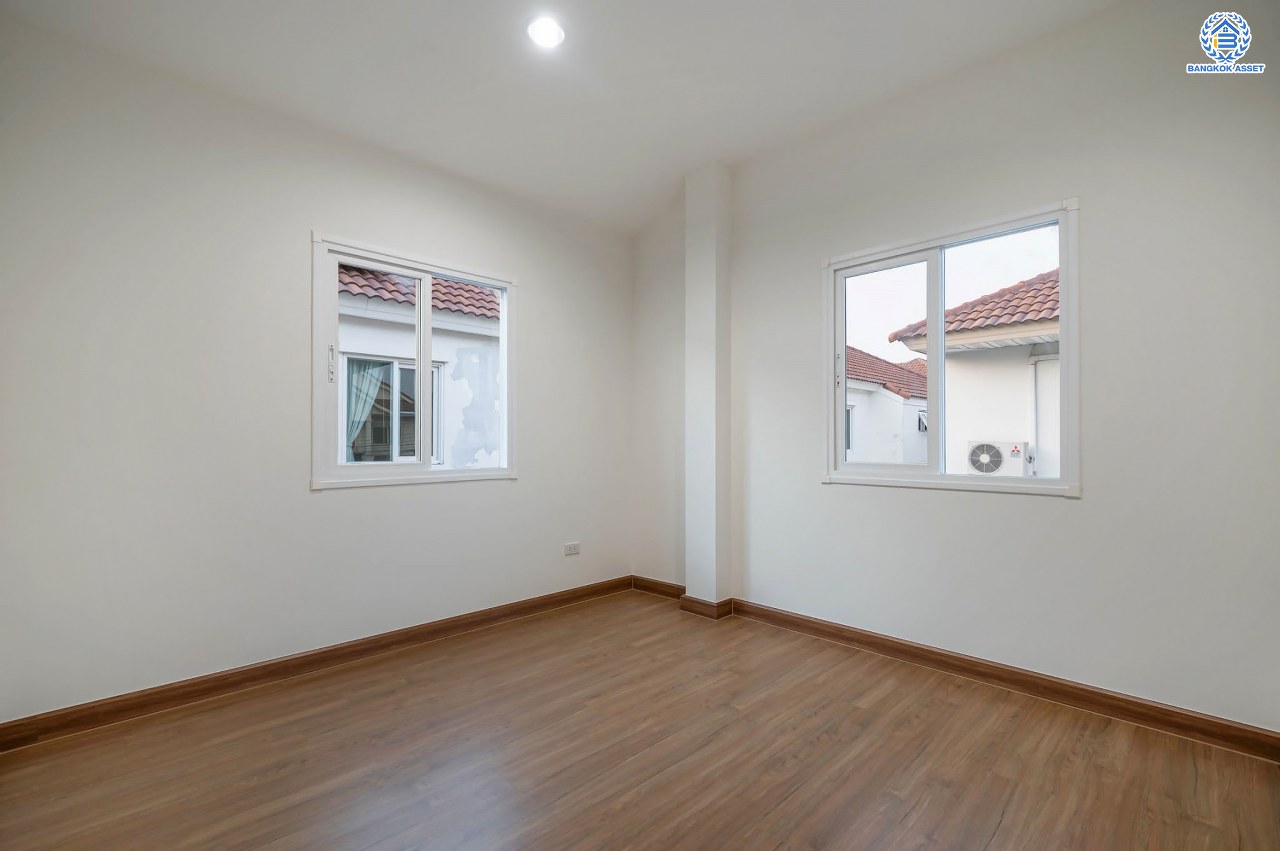 บ้านมือสองตกแต่งใหม่ โครงการ เพอร์เฟคเพลส ราชพฤกษ์ หลังมุม! รองรับทุกการใช้งาน บนเนื้อที่กว้างถึง 61.8 ตร.ว. พื้นที่ใช้สอย 198 ตร.ม. พร้อมฟังก์ชัน 3 ห้องนอน 3 ห้องน้ำ จอดรถได้ 2 คัน บ้านคุณภาพดี บนทำเลติดถนนราชพฤกษ์ เชื่อมต่อถนนรัตนาธิเบศร์ ใกล้รถไฟฟ้าสายสีม่วง “สถานีบางรักน้อยท่าอิฐ” จุดขึ้นทางด่วน "กาญจนาภิเษก" และเซ็นทรัลรัตนาธิเบศร์